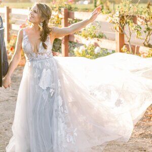 Exquisite Galatea Wedding Gown by Willowby by Watters – Titanium, Size 10 (Fits